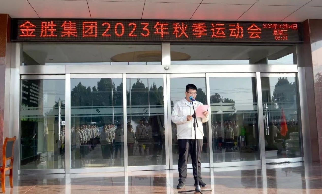 賽前，四支參賽隊伍兩兩一組進行了拉歌比賽，激情2.png