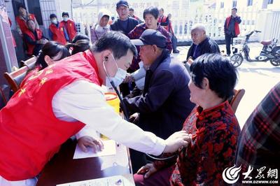家門口的健康義診 居民“看病”真方便，健康咨詢零距離